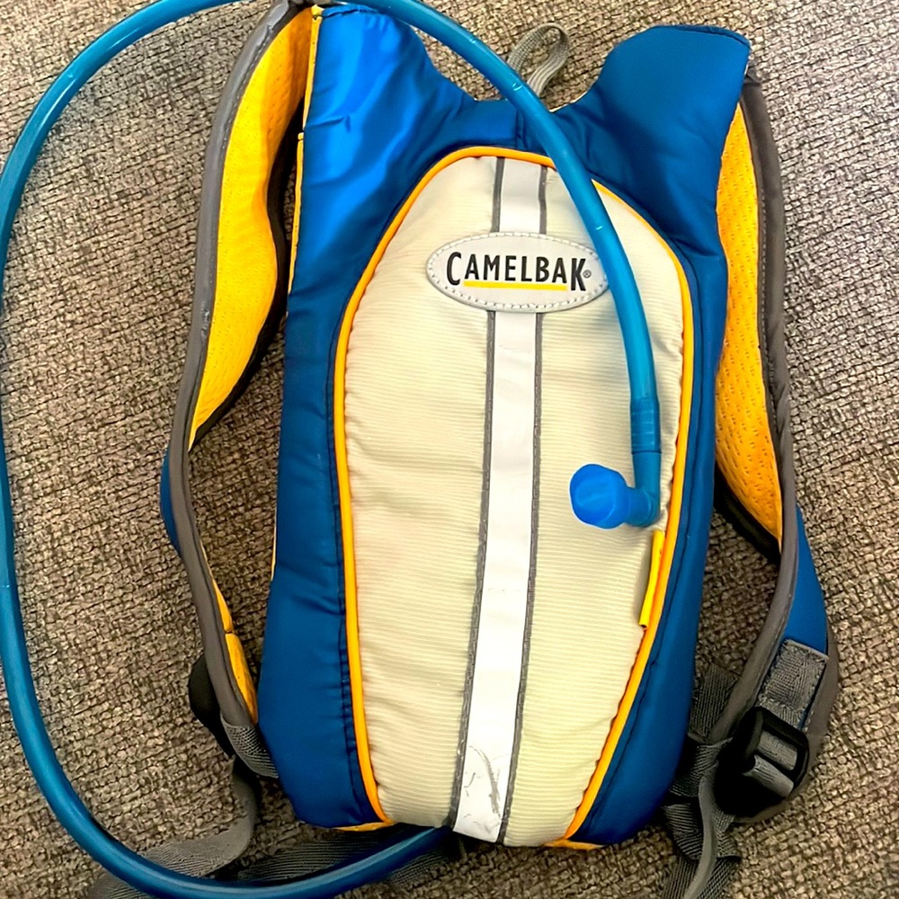 Camelbak Skeeter Backpack 35 Oz (1l) Hydration Pack With Bladder